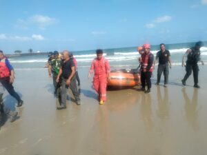 Anak 13 Tahun Hilang Tenggelam di Pantai Monpera Balikpapan, Batalyon A Brimob Kaltim Ikut Bantu Pencarian