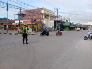 Pada Sabtu, 6 Juli 2024, personel Piket Unit Turjawali Sat Lantas Polres Berau menggelar kegiatan penjagaan dan patroli rutin di Kecamatan Tanjung Redeb, Kabupaten Berau.