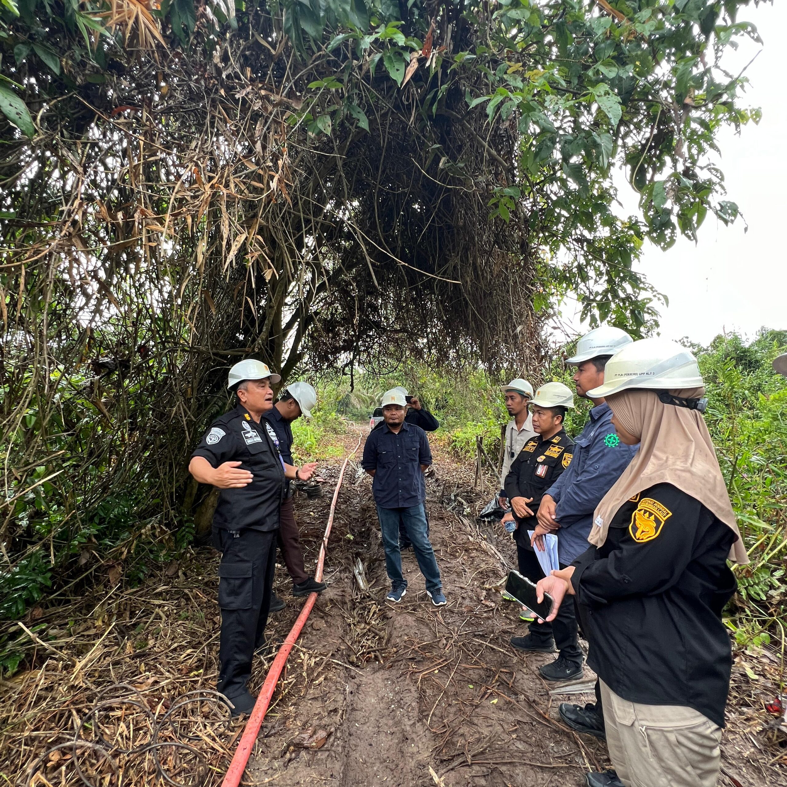 Penuhi Syarat Izin Lintas Sungai, PLN UIP KLT Lakukan Survey dan Verifikasi Lapangan Proyek SUTT 150 kV Talisayan - Maloy.