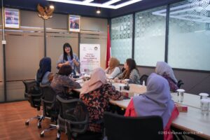 Pelatihan Ikat Chinese Knotting oleh DWP Otorita IKN: Menyebarkan Keterampilan dan Budaya