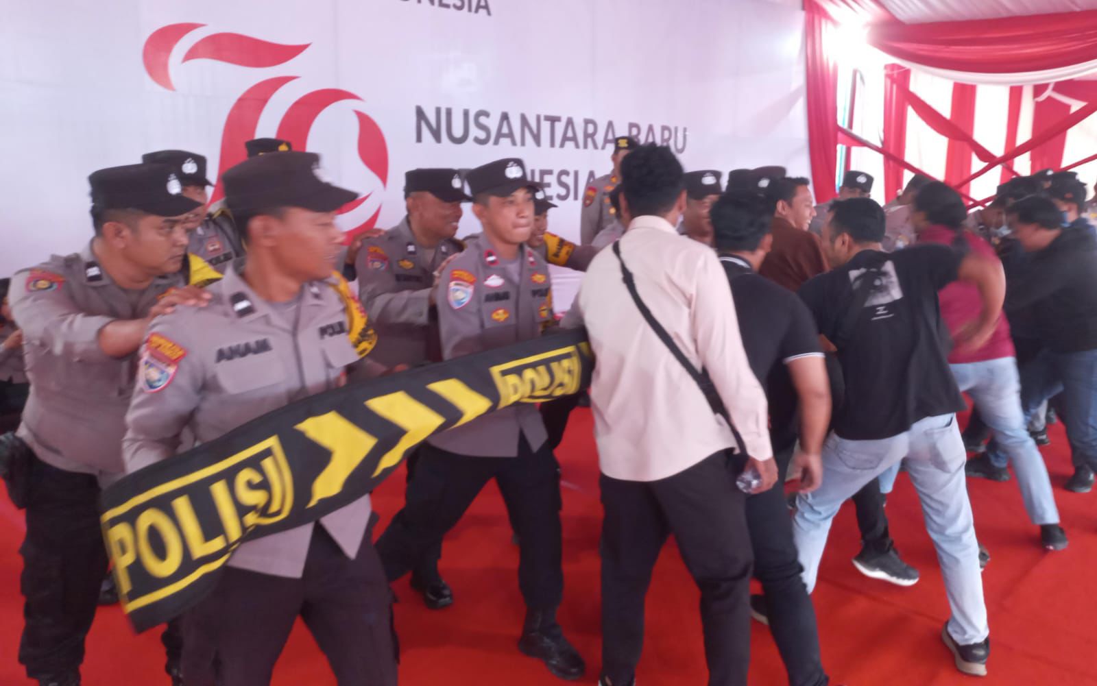 Polresta Balikpapan Gelar Gladi Sispamkota di Tengah Rintik Hujan, Tetap Semangat Sambut Pilkada Serentak 2024