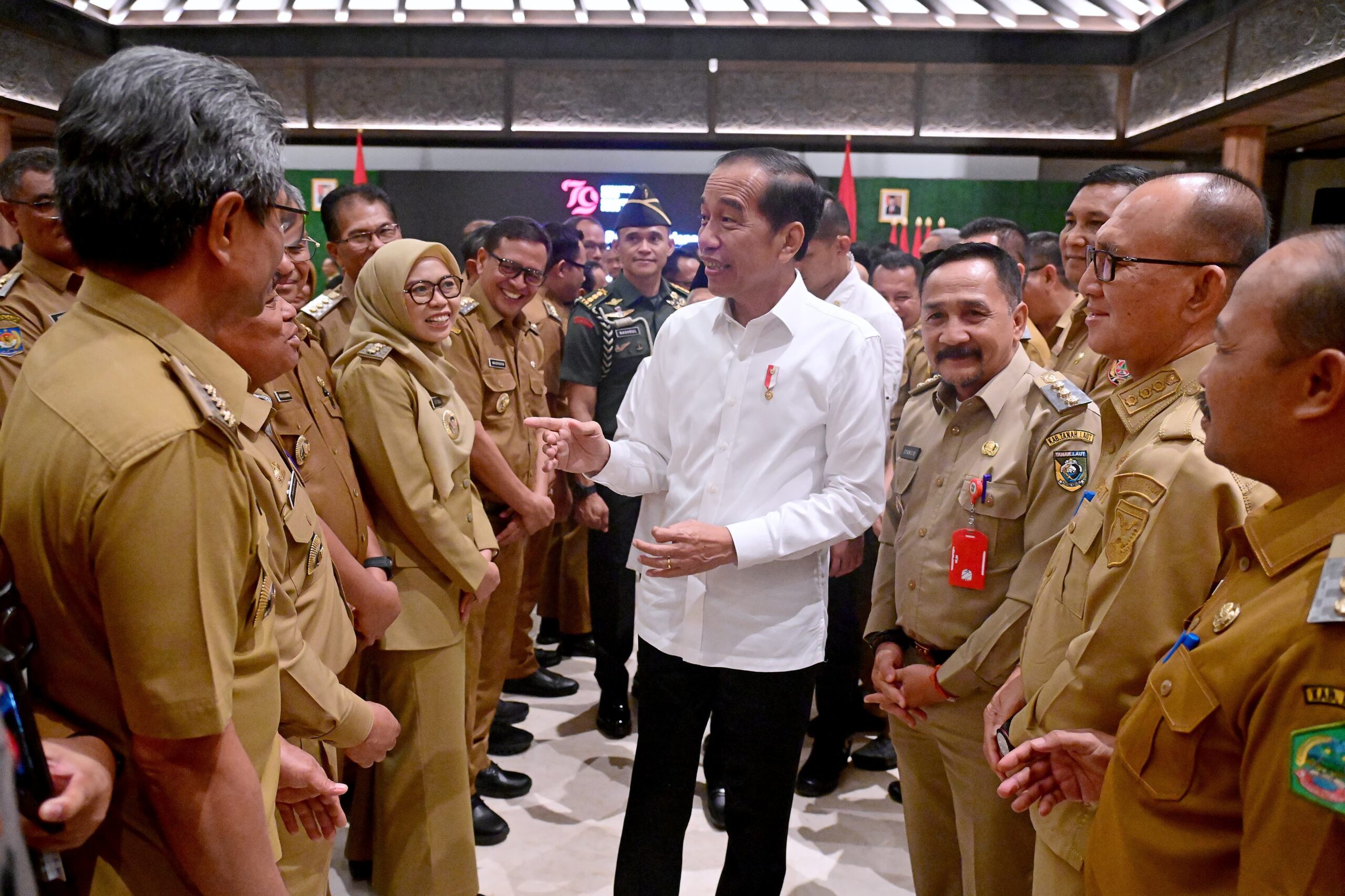 Presiden Jokowi Ingatkan Kepala Daerah: Perkuat Daya Beli Rakyat dan Pastikan Keamanan Pilkada Serentak