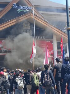 Demo Tolak RUU Pilkada di Balikpapan: Suasana Kian Memanas