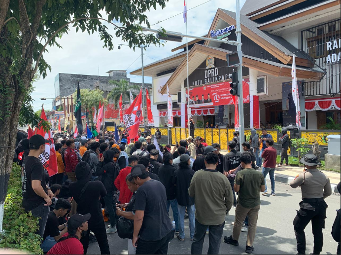 Demo Besar di Balikpapan: Aliansi Masyarakat Penyelamat Demokrasi Suarakan Penolakan RUU Pilkada