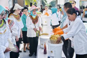 Ibu Iriana Ajak Masyarakat Olah Sampah Rumah Tangga