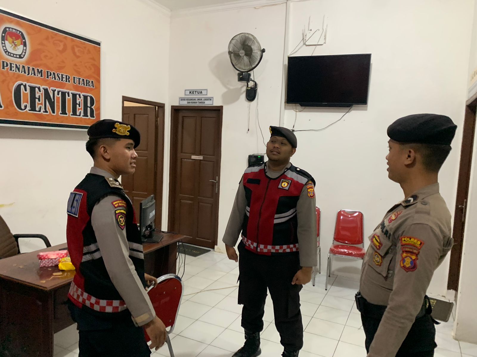 Polres PPU Lakukan Patroli Rutin di Kantor Bawaslu