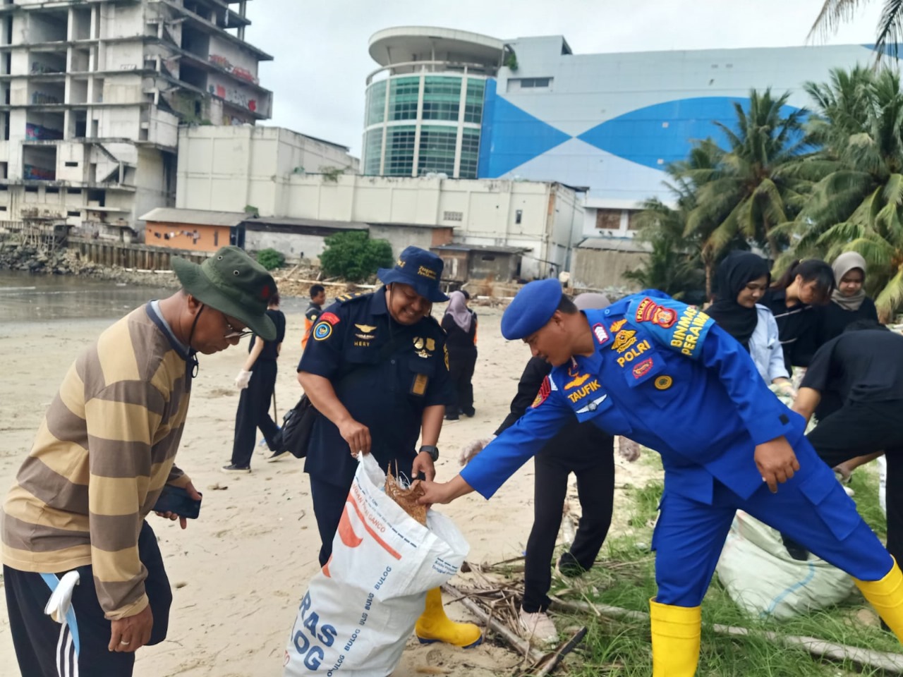 Aksi Bersih Sampah Pesisir