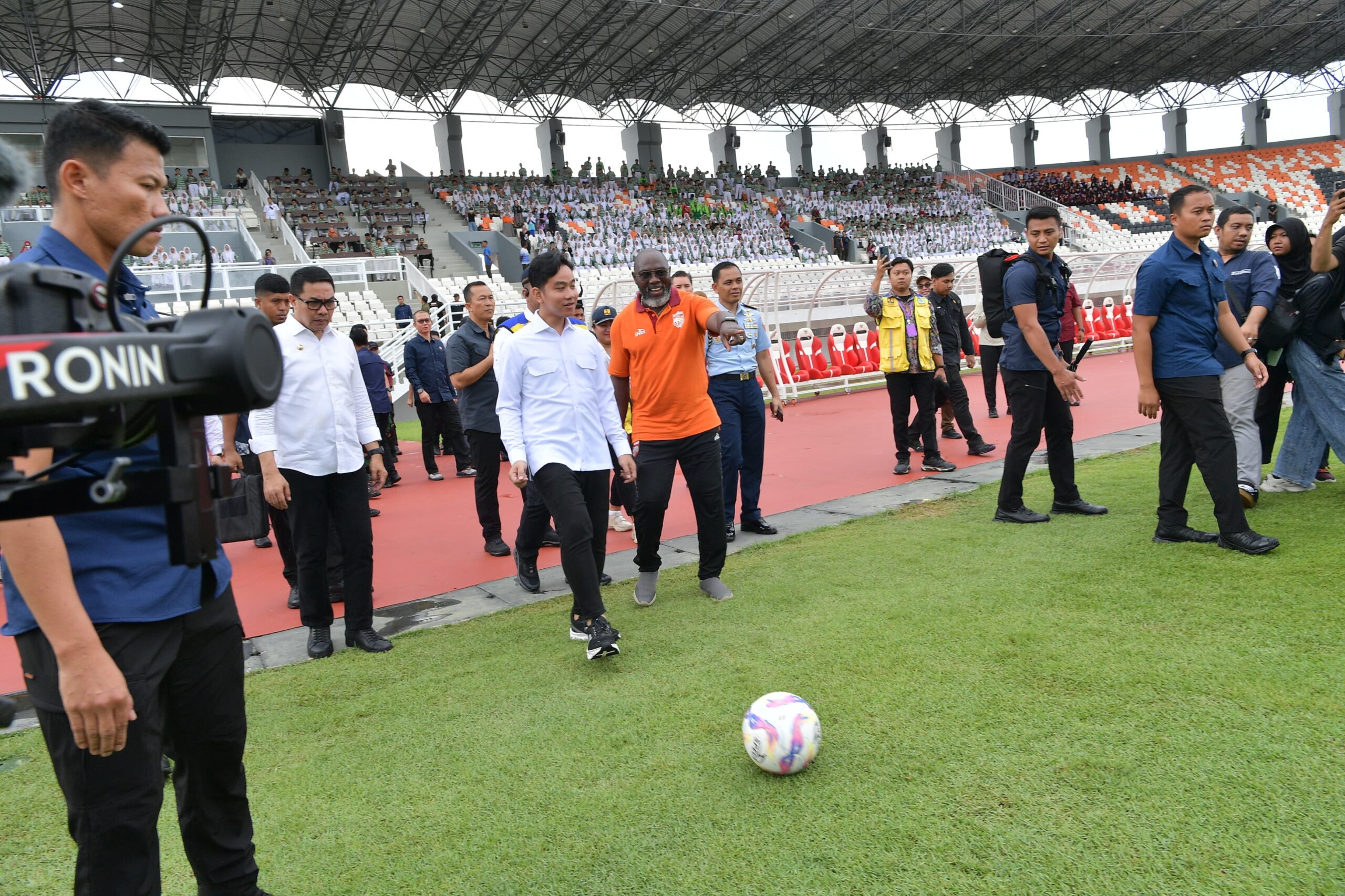 Tinjau Stadion